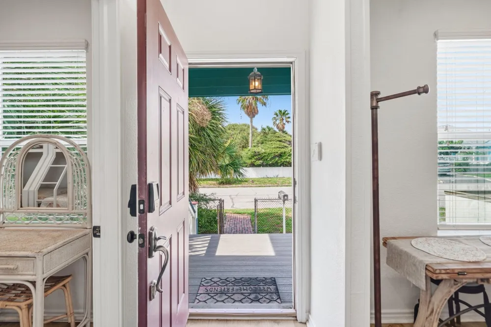 1213 Avenue M 1/2 Galveston, TX 77550