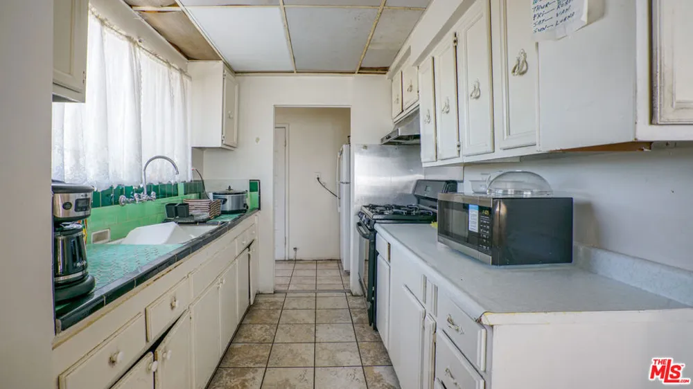 3430 W Slauson Avenue Los Angeles, CA 90043