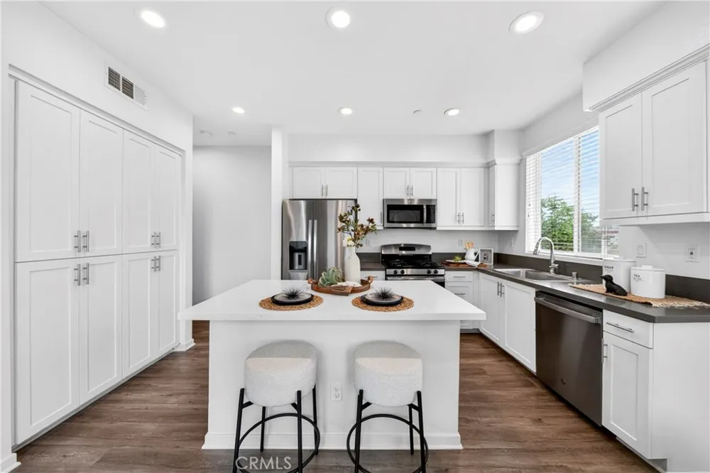 156 Orange Brea, CA 92821