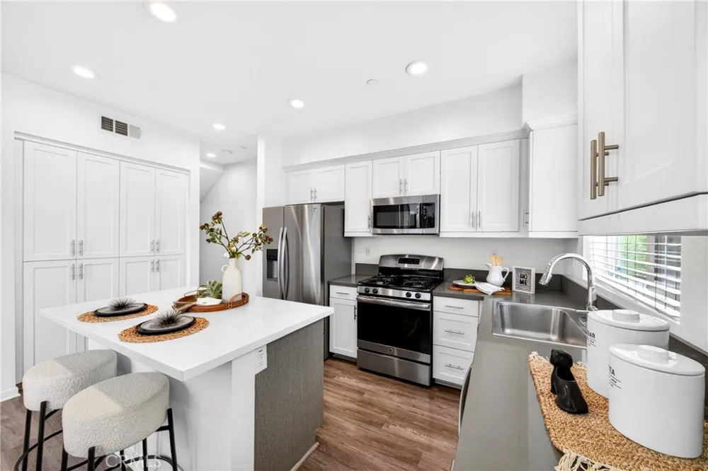 156 Orange Brea, CA 92821