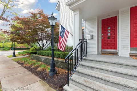 372 W Brown Street