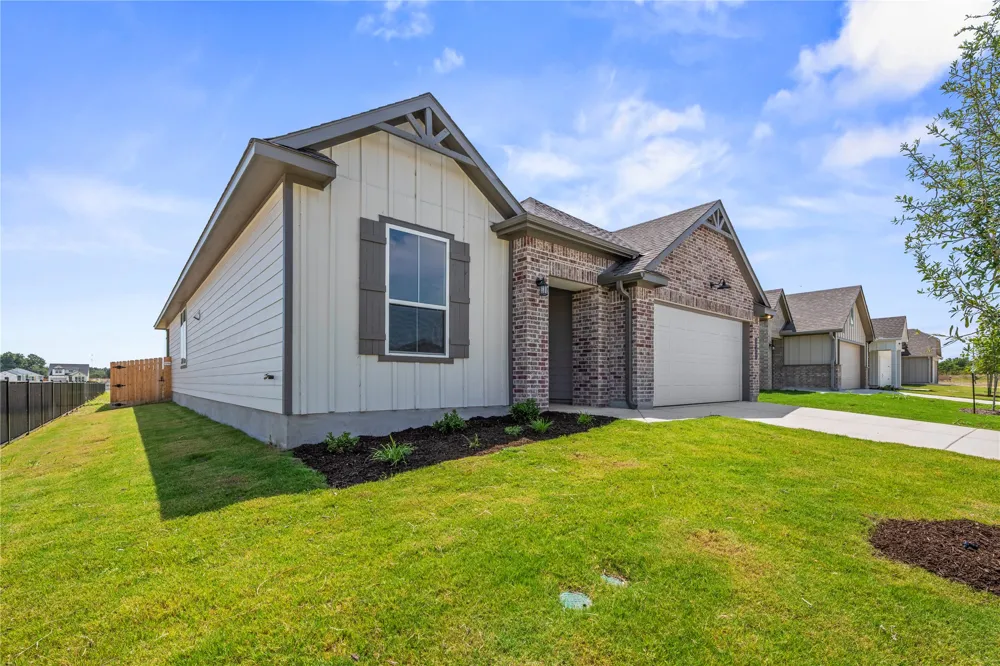 247 Gus Loop Georgetown, TX 78626