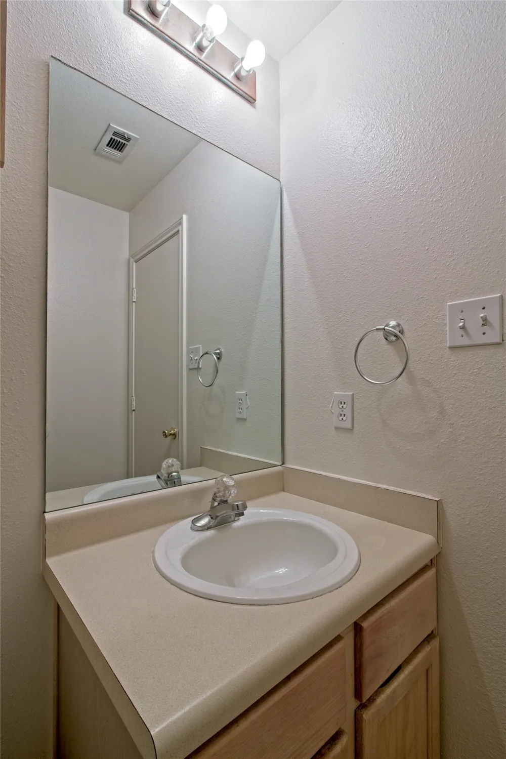 2211 Creekside A Lane #A Georgetown, TX 78626