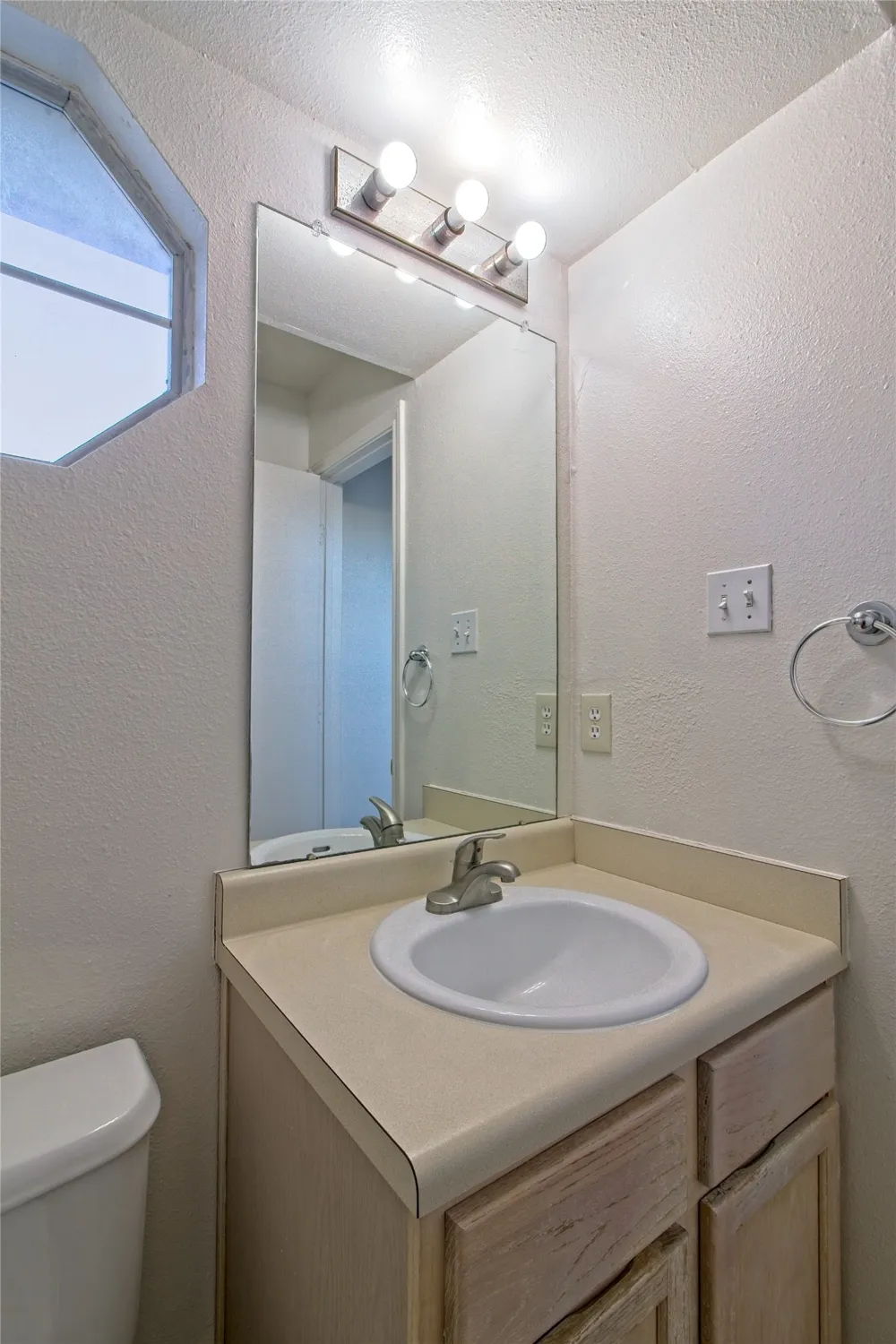 2211 Creekside A Lane #A Georgetown, TX 78626
