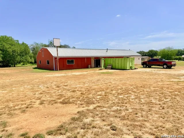 3105 ZANDERSON AVE Jourdanton, TX 78026
