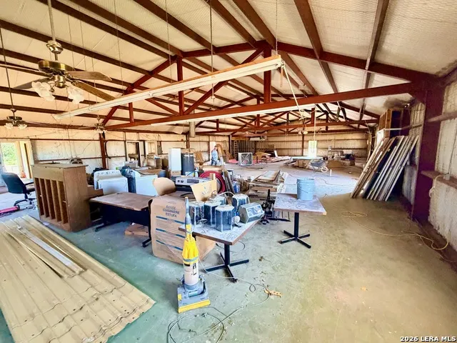 3105 ZANDERSON AVE Jourdanton, TX 78026