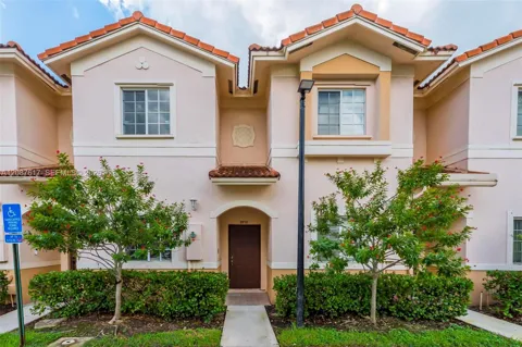 8870 Isles Cir