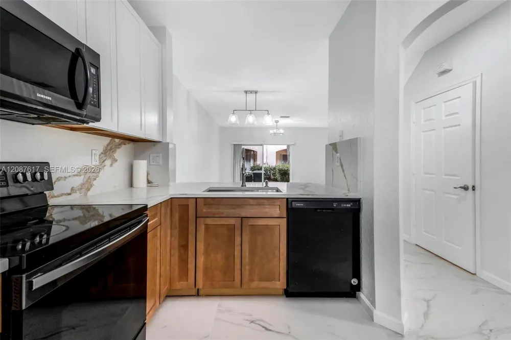 8870 Isles Cir Tamarac, FL 33321