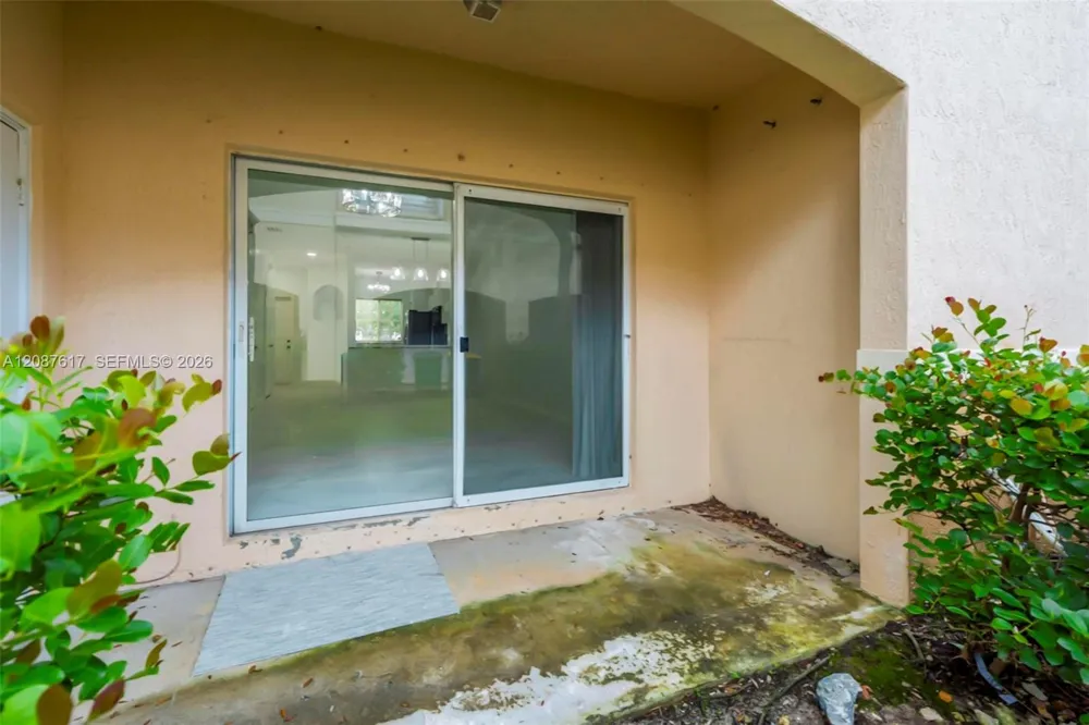 8870 Isles Cir Tamarac, FL 33321