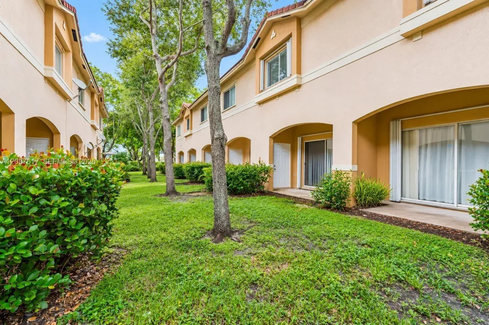 8870 Isles Cir Tamarac, FL 33321