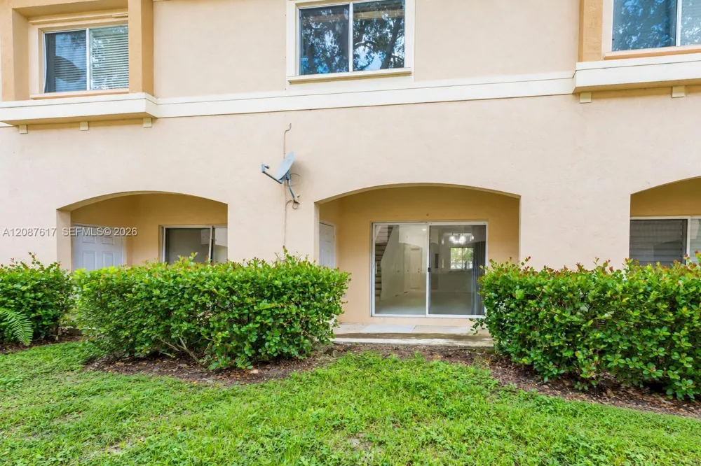 8870 Isles Cir Tamarac, FL 33321