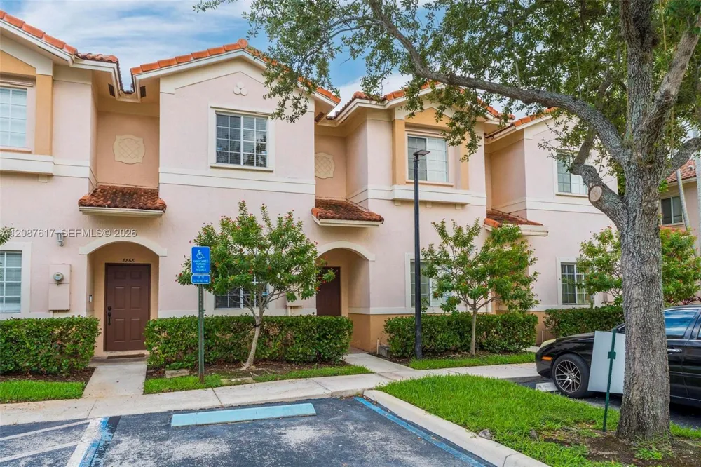 8870 Isles Cir Tamarac, FL 33321