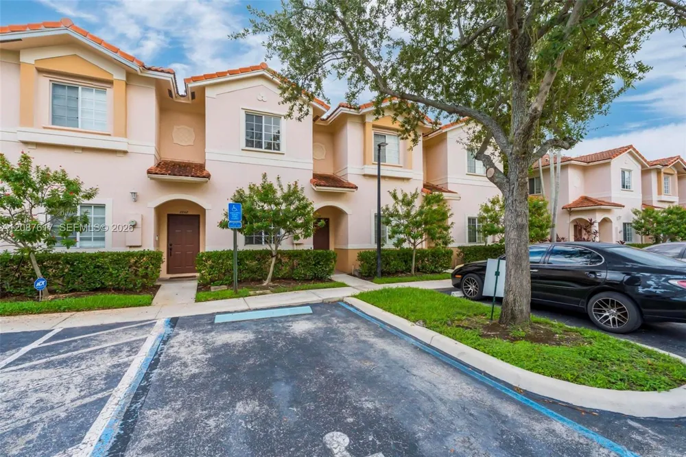 8870 Isles Cir Tamarac, FL 33321