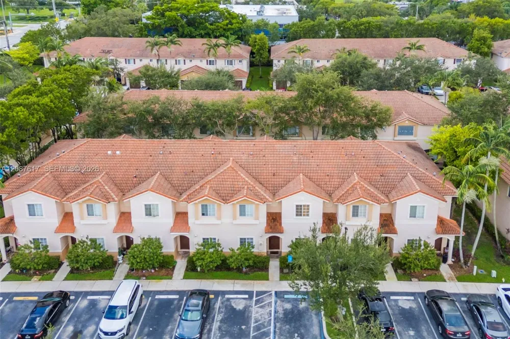 8870 Isles Cir Tamarac, FL 33321