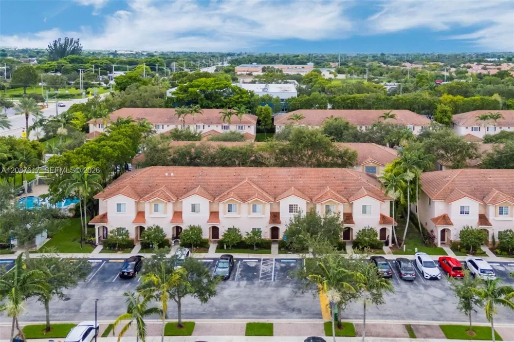 8870 Isles Cir Tamarac, FL 33321