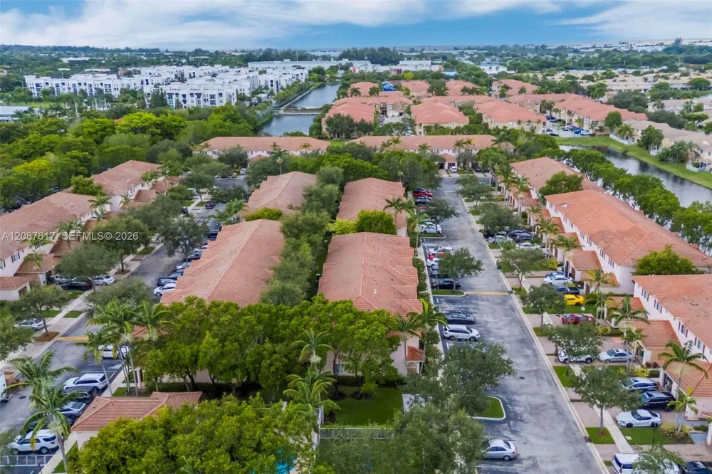 8870 Isles Cir Tamarac, FL 33321