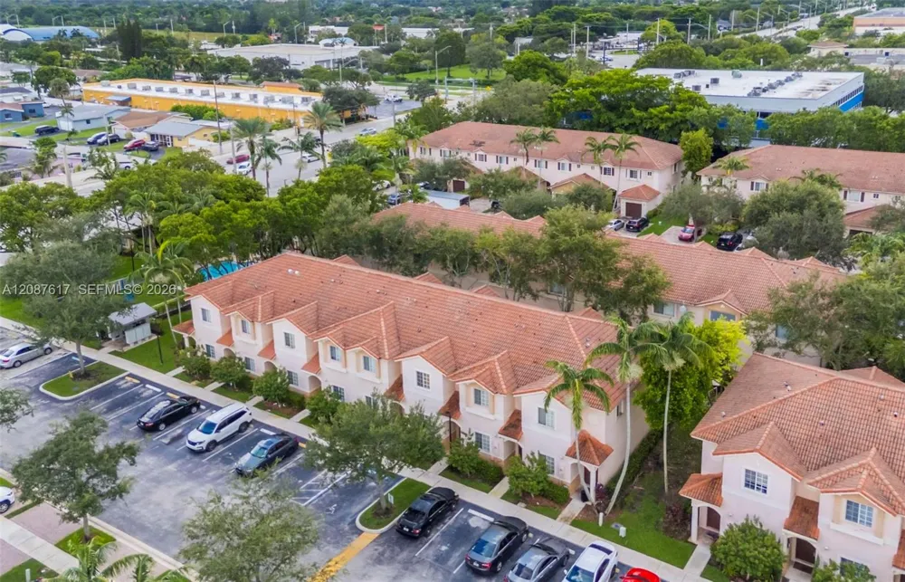 8870 Isles Cir Tamarac, FL 33321