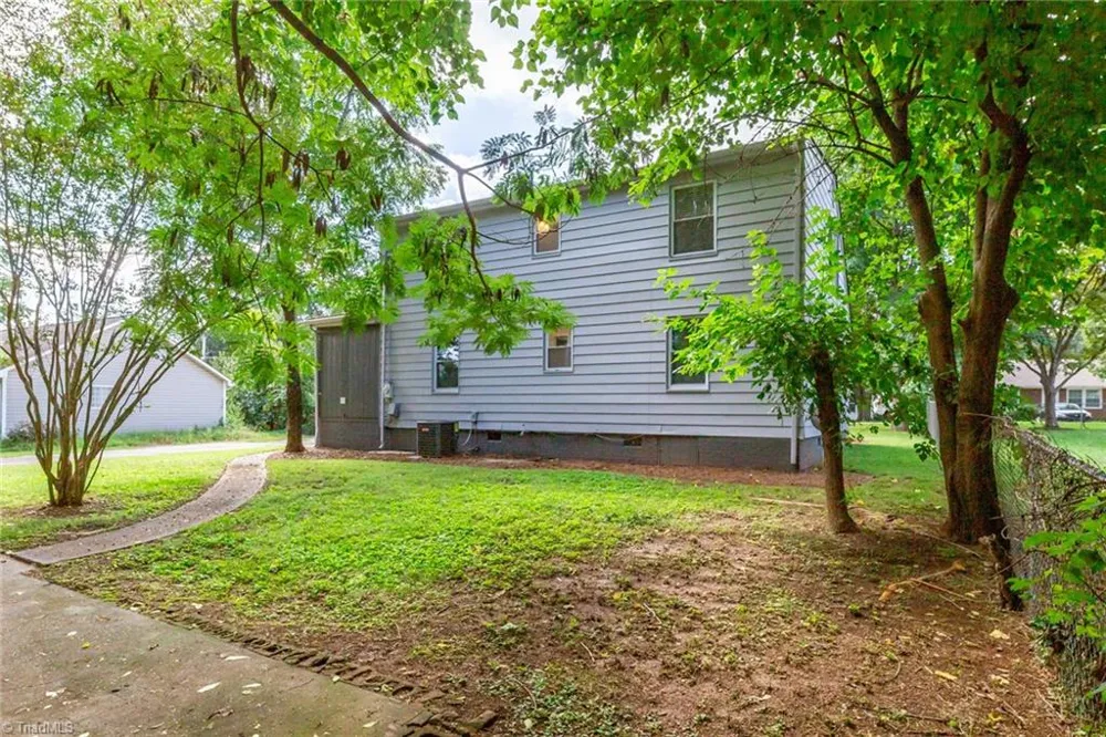 213 E Moore Avenue High Point, NC 27263