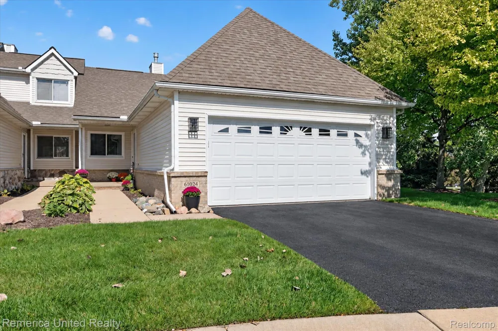 61024 Evergreen Court South Lyon City, MI 48178