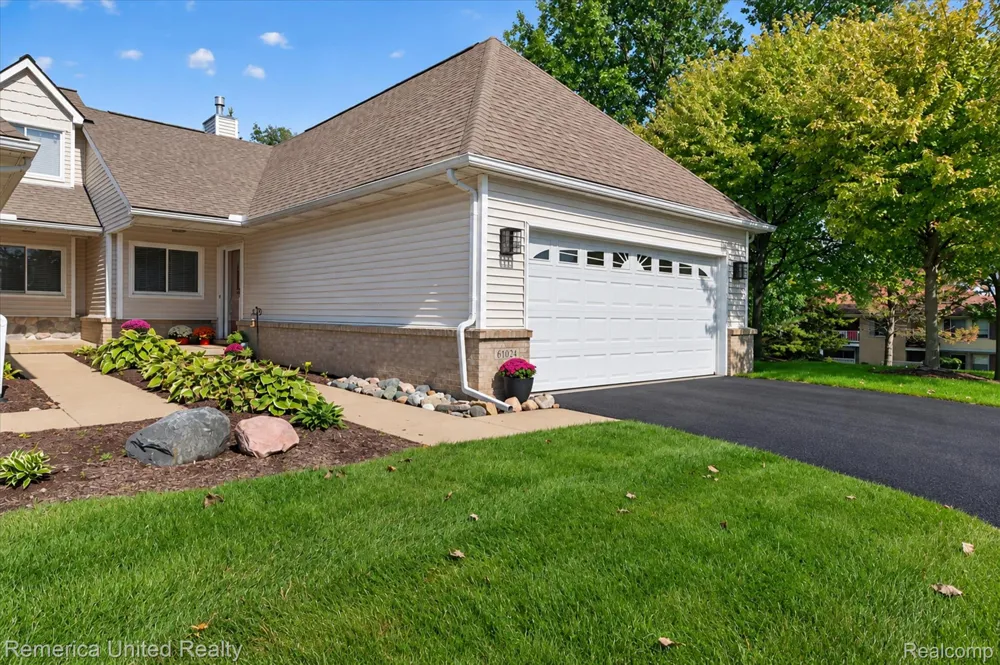 61024 Evergreen Court South Lyon City, MI 48178