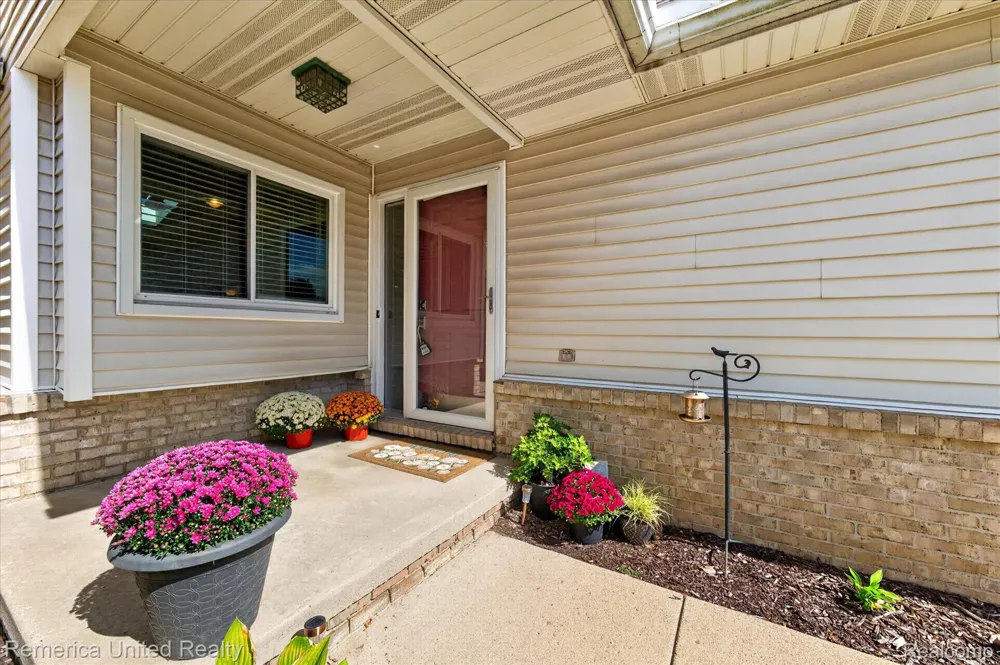 61024 Evergreen Court South Lyon City, MI 48178