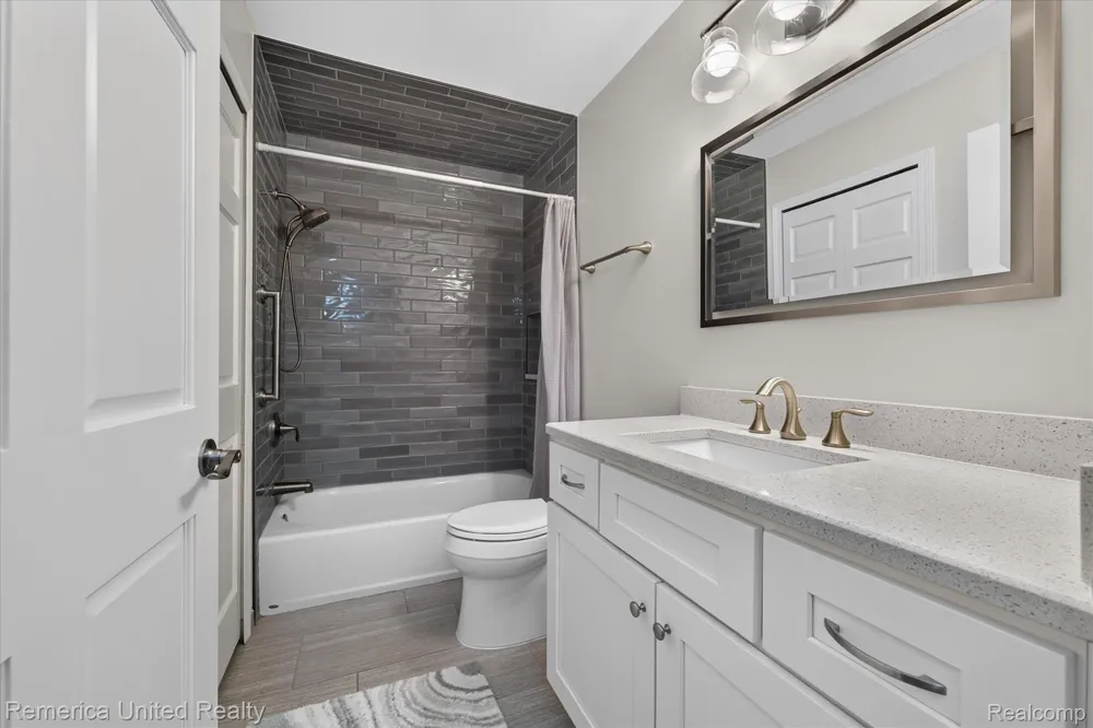 61024 Evergreen Court South Lyon City, MI 48178
