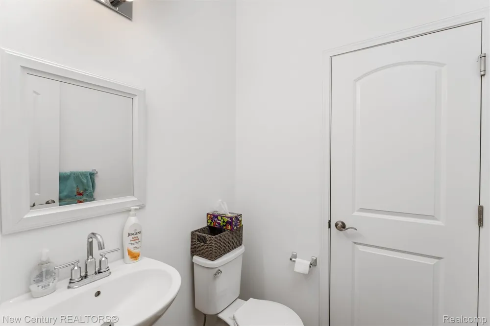 4875 Parkside Lane Troy City, MI 48085