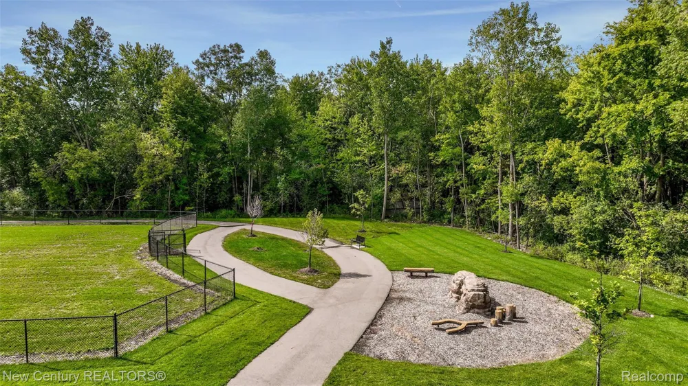 4875 Parkside Lane Troy City, MI 48085