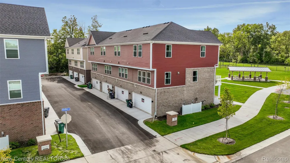 4875 Parkside Lane Troy City, MI 48085