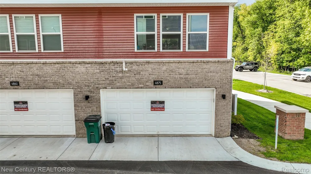 4875 Parkside Lane Troy City, MI 48085