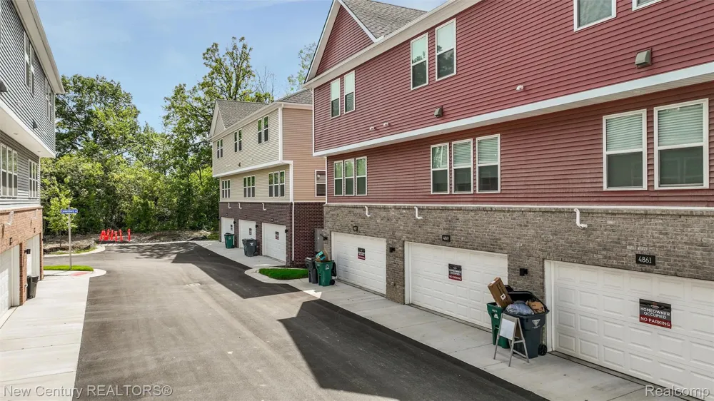 4875 Parkside Lane Troy City, MI 48085