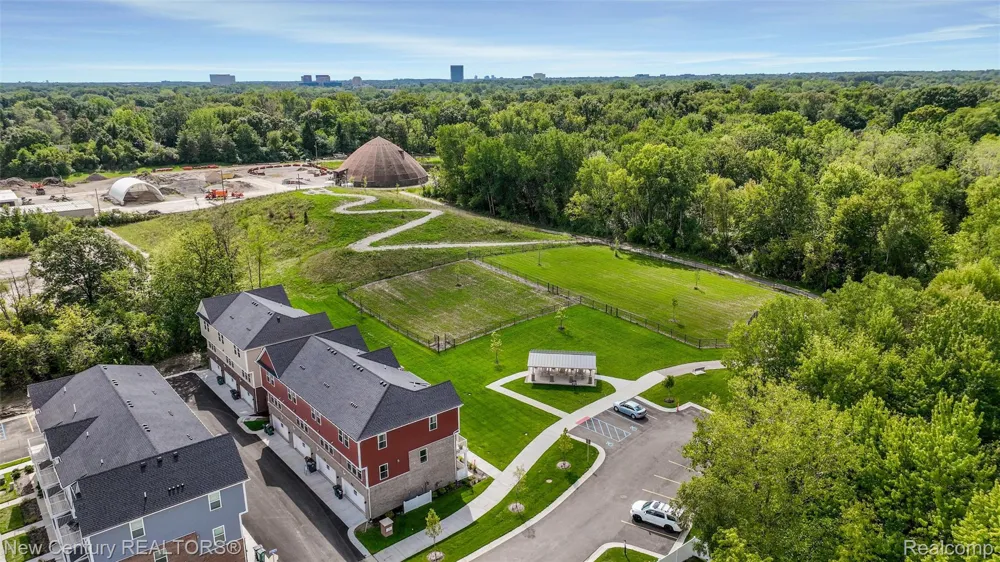 4875 Parkside Lane Troy City, MI 48085