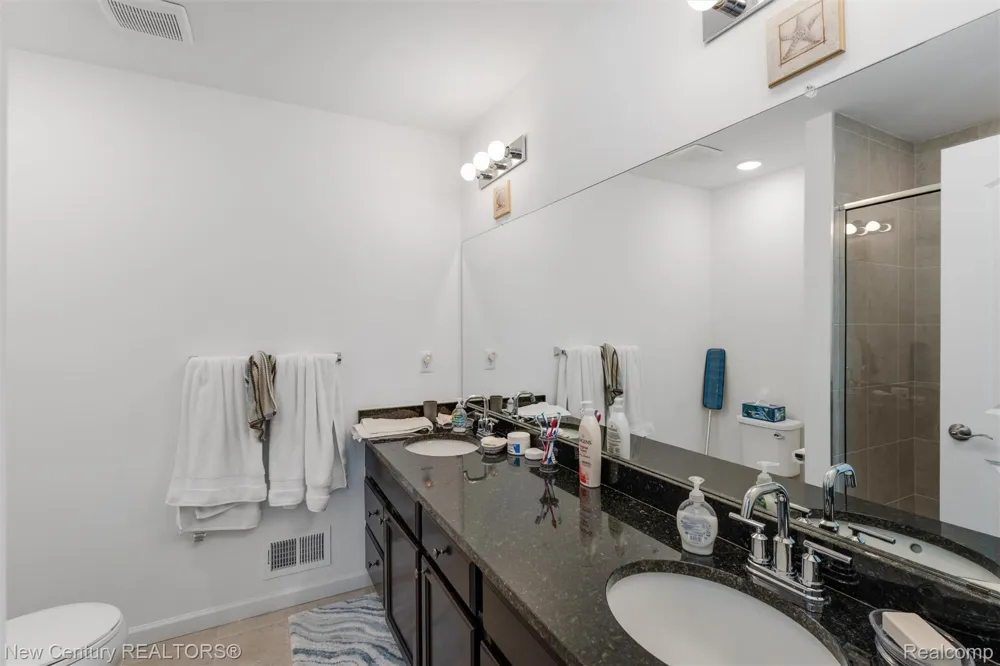 4875 Parkside Lane Troy City, MI 48085