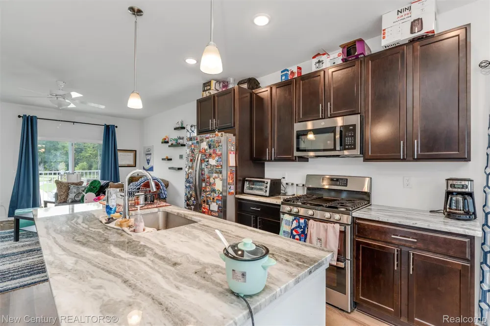 4875 Parkside Lane Troy City, MI 48085
