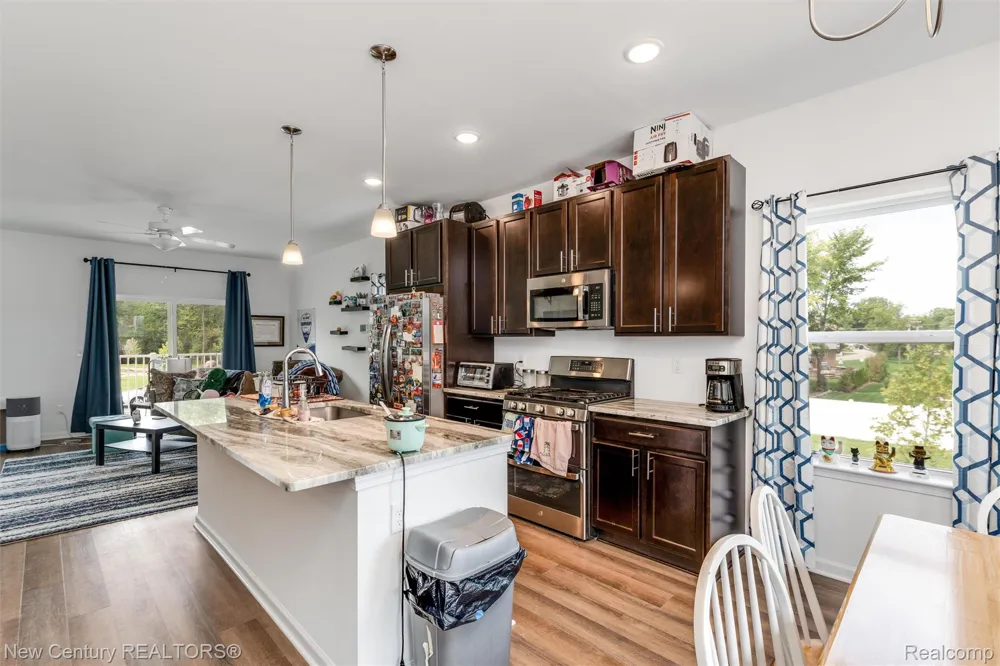 4875 Parkside Lane Troy City, MI 48085