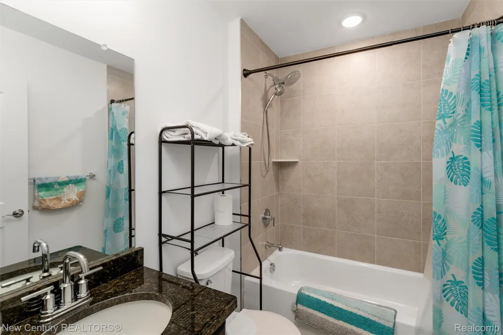 4875 Parkside Lane Troy City, MI 48085