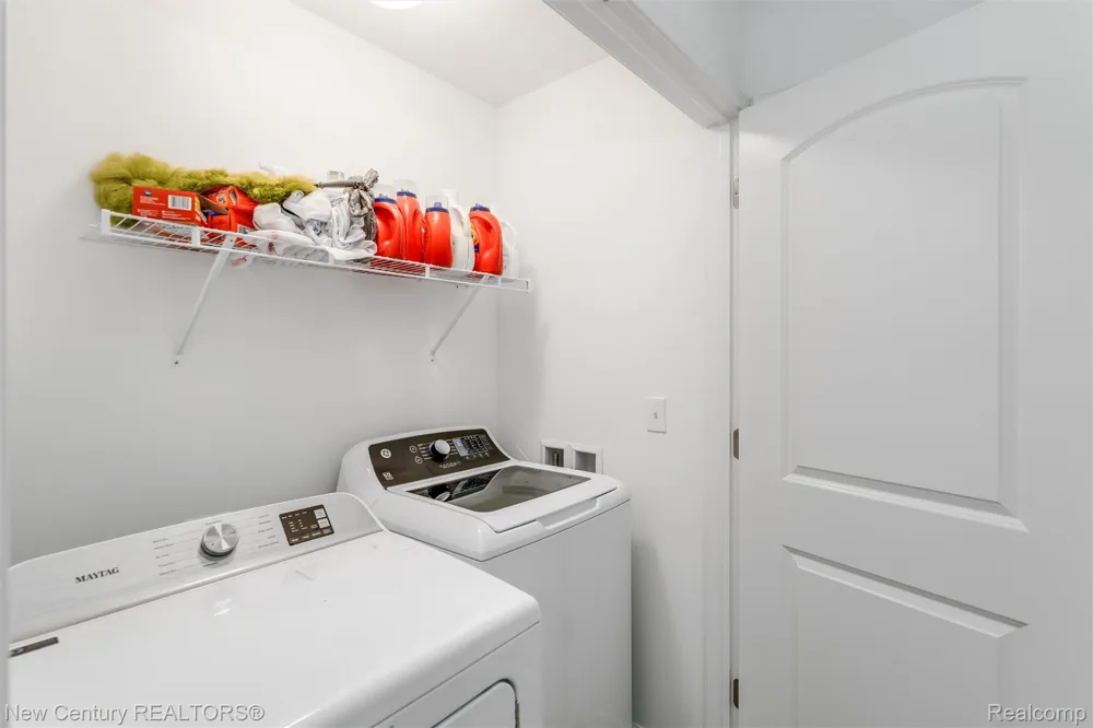 4875 Parkside Lane Troy City, MI 48085