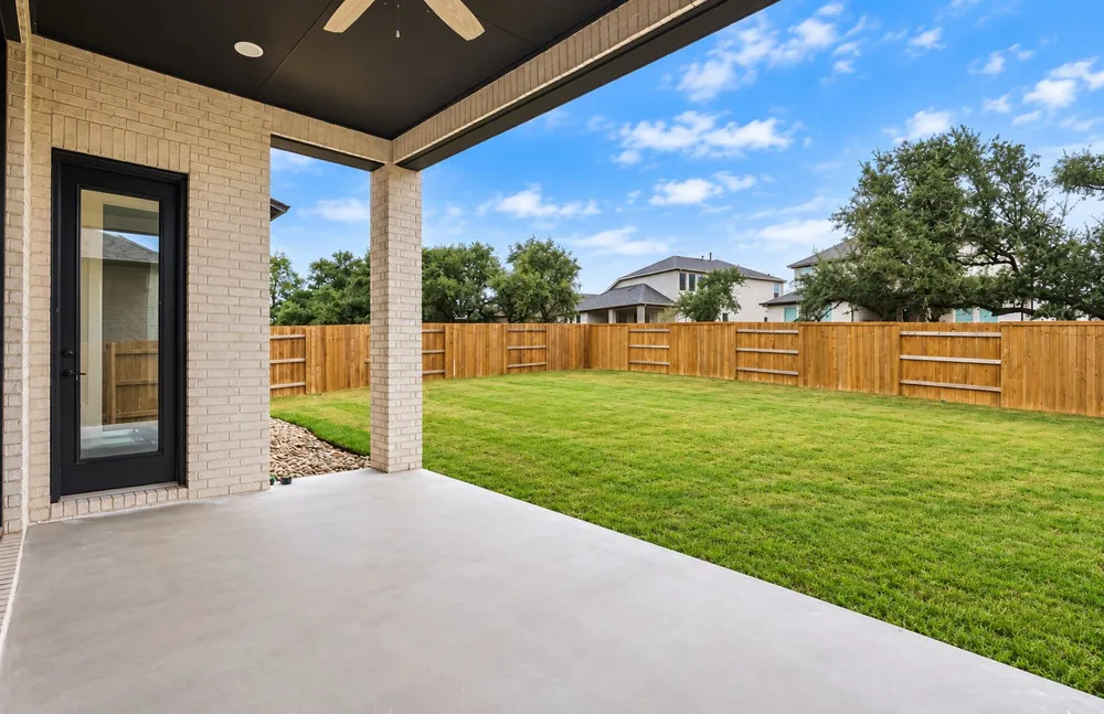 404 Jackson River Loop Kyle, TX 78640