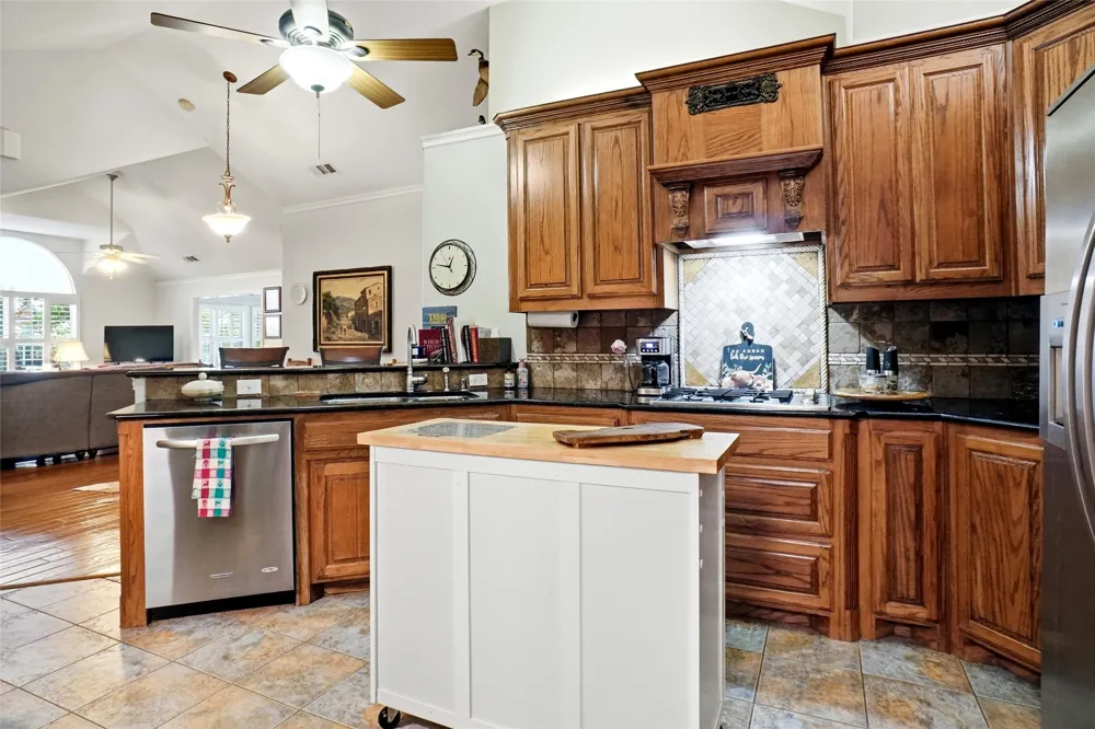 3233 Rosehaven Drive #1610 Fort Worth, TX 76116