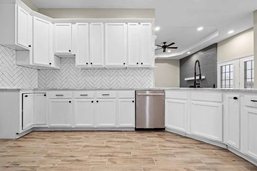 894 Tate Street Mansfield, TX 76063