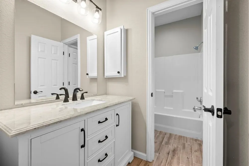 894 Tate Street Mansfield, TX 76063