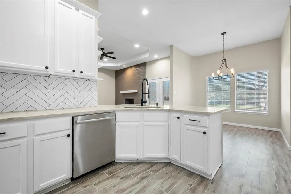 894 Tate Street Mansfield, TX 76063