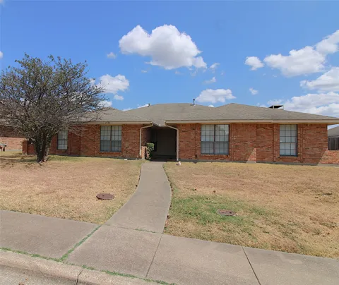 1232 Mockingbird Lane