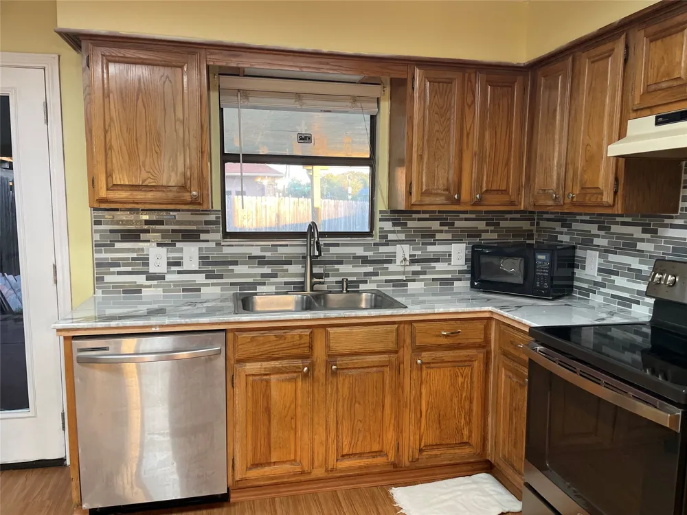 2000 Ann Avenue Carrollton, TX 75006