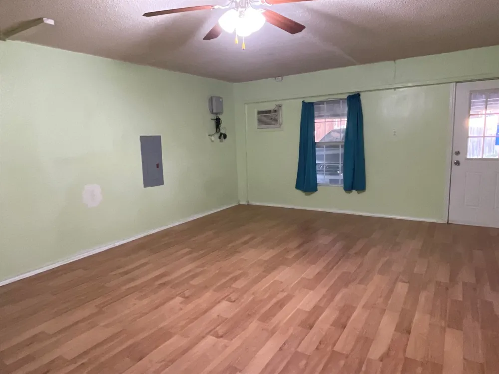 2000 Ann Avenue Carrollton, TX 75006