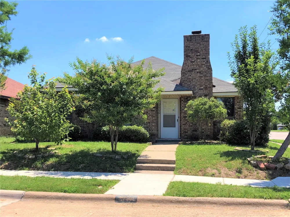 2000 Ann Avenue Carrollton, TX 75006
