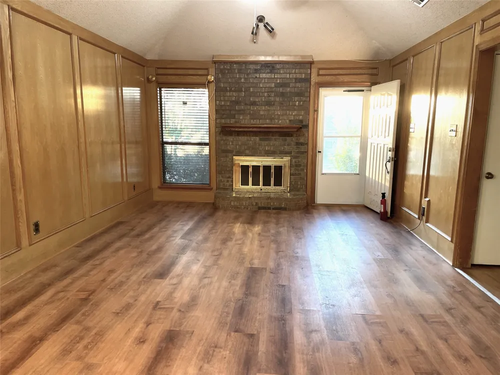 2000 Ann Avenue Carrollton, TX 75006
