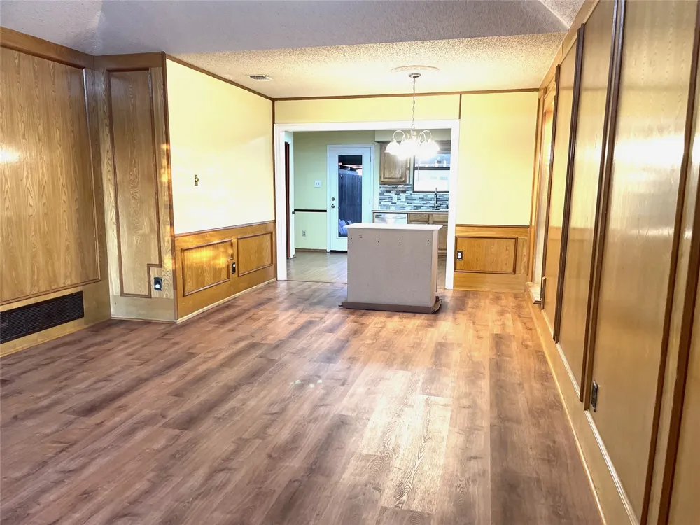 2000 Ann Avenue Carrollton, TX 75006