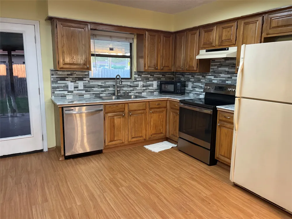 2000 Ann Avenue Carrollton, TX 75006