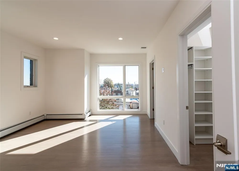 129 Rothwell Avenue Cliffside Park, NJ 07010